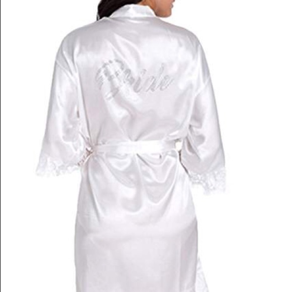 👰🏿👰🏽👰🏻👰🏼LACE BRIDE ROBE 💍👰🏻👰🏼👰🏿👰🏽 - Picture 2 of 7